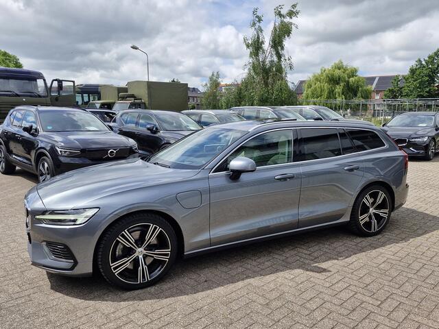 Volvo V60 T8 Twin AWD| Full options! | 360 | audio line | Luxury Line (airco separaat achter, elektrisch glazen panorama-dak, head-up display) en Inscription Plus Line (elektrisch verstelbare stoel(en) met geheugen, luxe lederen bekleding, stoel v
