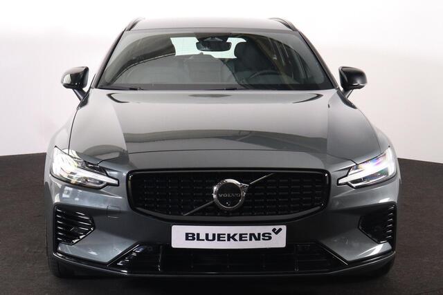 Volvo V60 T6 Recharge AWD Plus Dark - IntelliSafe Assist & Surround - 360º Camera - Harman/Kardon audio - Verwarmde voorstoelen, stuur & achterbank - Parkeersensoren voor & achter - Elektr. bedienb. voorstoelen met geheugen - Inklapbare trekhaak - 18' LMV