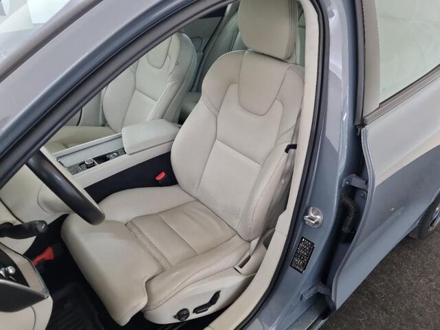 Volvo V60 2.0 B3 Plus Dark | Adaptieve Cruise Control | Panoramadak | Lederen Bekleding | DAB+ | Parkeercamera | Stoel-/Stuurverwarming | Dodehoek Detectie |