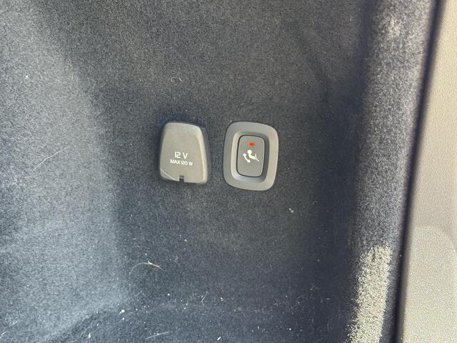 Volvo V60 T8 Twin Engine AWD Inscription | 360 camera | Pano dak | Trekhaak | Bliss | Keyless | Elektrische stoelen | Head up display | Harman kardon audio |