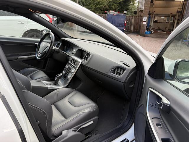 Volvo V60 1.5 T3 Polar+ Dynamic TREKHAAK STOELVERWARMING ZWARTE HEMEL