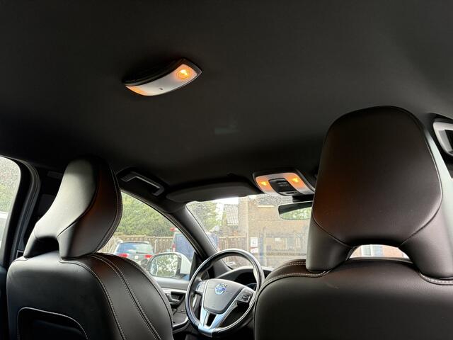 Volvo V60 1.5 T3 Polar+ Dynamic TREKHAAK STOELVERWARMING ZWARTE HEMEL