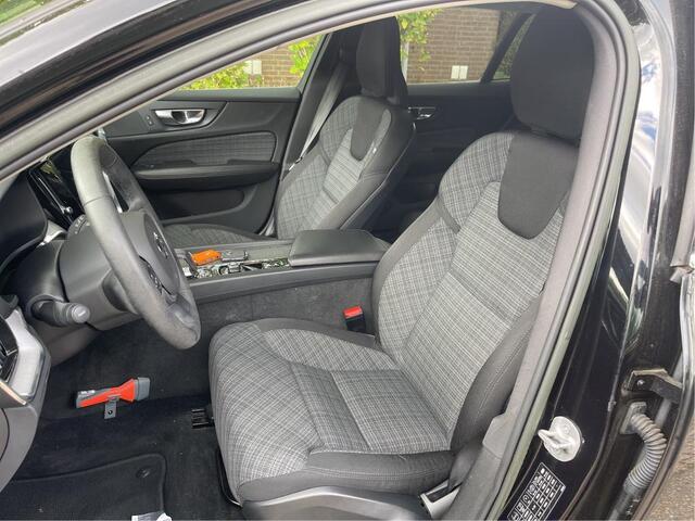 Volvo V60 2.0 B3 164pk Core Automaat / Navigatie / Camera / Stoelverwarming / Trekhaak