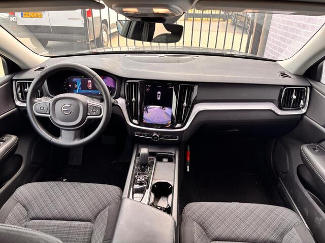 Volvo V60 2.0 B4 Core | Trekhaak | Achteruitrijcamera | Parkeersensoren | Keyless Entry | Elektrische Achterklep | Stoelverwarming voor en achter | Lichtmetalen Velgen 18 inch | Navigatie | Apple Carplay | Android Auto