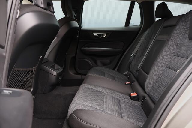 Volvo V60 2.0 B3 Momentum Advantage | Camera | Stoelverwarming | Apple Carplay / Android Auto
