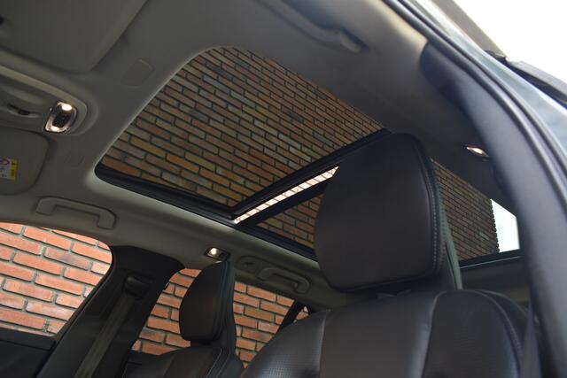 Volvo V60 D4 Automaat 190PK Inscription | Trekhaak | All season banden | Head up display | Panoramadak