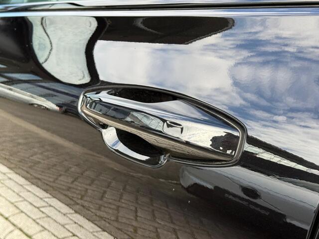 Volvo V60 T8 Plug-in hybrid AWD Plus Dark | Trekhaak | Harman / Kardon | Head-Up Display | 360 Graden Camera | Panoramadak |