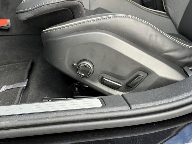 Volvo V60 T8 Plug-in hybrid AWD Plus Dark | Trekhaak | Harman / Kardon | Head-Up Display | 360 Graden Camera | Panoramadak |