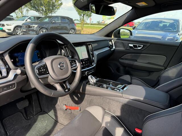 Volvo V60 T8 Plug-in hybrid AWD Plus Dark | Panoramadak | Trekhaak | T8 Performance Edition | 60 Graden Camera | Harman / Kardon |