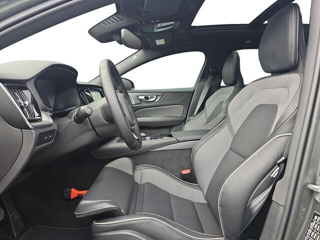 Volvo V60 2.0 T8 Plug-in hybrid AWD Plus Dark | Head-up Display | Trekhaak | 360 Camera | Panoramadak |