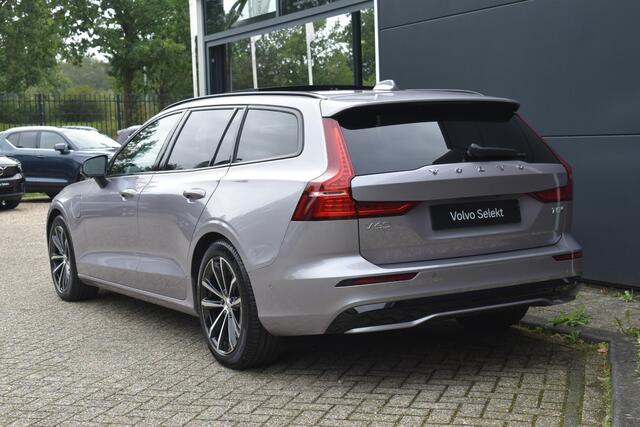 Volvo V60 T8 Plug-in hybrid AWD Ultra Dark | Panoramadak | Trekhaak | 360 graden camera | Head-up display | Verwarmbare voorstoelen, achterbank en stuurwiel | Premium audio by Harman Kardon | Apple carplay/Android auto