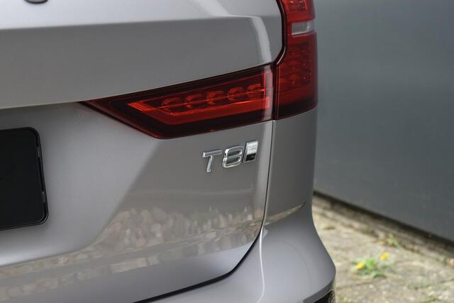 Volvo V60 T8 Plug-in hybrid AWD Ultra Dark | Panoramadak | Trekhaak | 360 graden camera | Head-up display | Verwarmbare voorstoelen, achterbank en stuurwiel | Premium audio by Harman Kardon | Apple carplay/Android auto