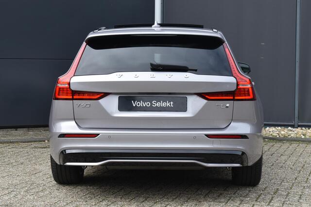 Volvo V60 T8 Plug-in hybrid AWD Ultra Dark | Panoramadak | Trekhaak | 360 graden camera | Head-up display | Verwarmbare voorstoelen, achterbank en stuurwiel | Premium audio by Harman Kardon | Apple carplay/Android auto