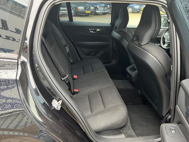 Volvo V60 2.0 B3 Momentum Advantage