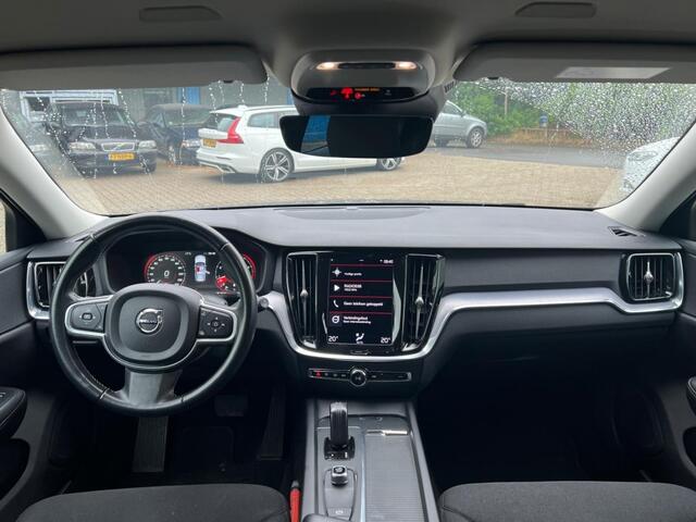 Volvo V60 2.0 B3 Momentum Advantage