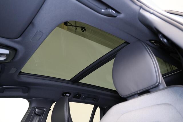 Volvo V60 T6 Recharge AWD Plus Dark - Panorama/schuifdak - IntelliSafe Assist & Surround - 360º Camera - Harman/Kardon audio - Verwarmde voorstoelen, stuur & achterbank - Parkeersensoren voor & achter - Elektr. bedienb. voorstoelen met geheugen - Head up display - Extra getint glas - 19' LMV