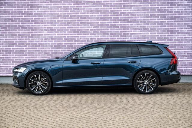 Volvo V60 2.0 T6 Plug-in hybrid AWD Plus Dark | SOH:100% | | Achteruitrijcamera | Parkeersensoren | Elektrisch Verstelbare Voorstoelen | Stoelverwarming voor en achter | Harman Kardon Audio | Keyless Entry | Elektrische Achterklep | Navigatie Google Maps | Apple Carplay | Android Auto |