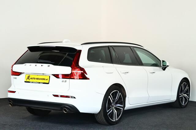 Volvo V60 2.0 B3 Momentum Advantage / Pilot assist / CarPlay / Trekhaak / Camera