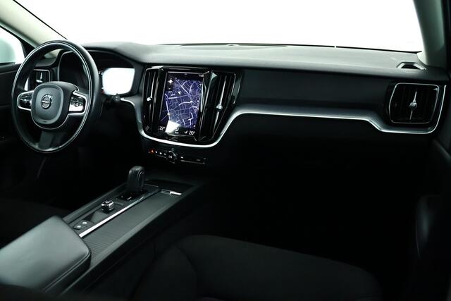 Volvo V60 2.0 B3 Momentum Advantage / Pilot assist / CarPlay / Trekhaak / Camera