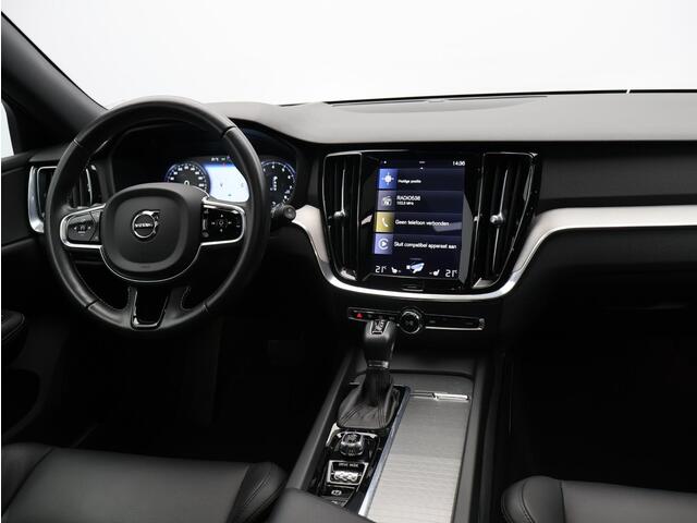 Volvo V60 2.0 T4 Inscription / Trekhaak / Panoramadak / 360 Camera / Head-up Display / Stoelverwarming / Lederen Bekleding / BLIS /