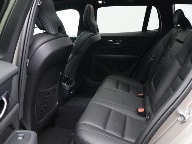 Volvo V60 2.0 T4 Inscription / Trekhaak / Panoramadak / 360 Camera / Head-up Display / Stoelverwarming / Lederen Bekleding / BLIS /