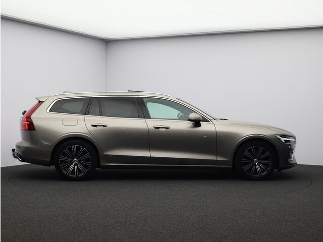 Volvo V60 2.0 T4 Inscription / Trekhaak / Panoramadak / 360 Camera / Head-up Display / Stoelverwarming / Lederen Bekleding / BLIS /