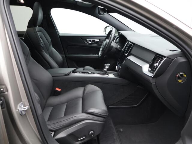 Volvo V60 2.0 T4 Inscription / Trekhaak / Panoramadak / 360 Camera / Head-up Display / Stoelverwarming / Lederen Bekleding / BLIS /