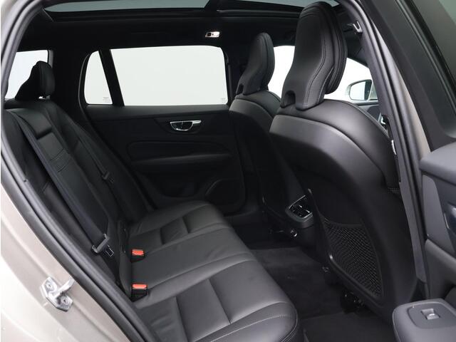 Volvo V60 2.0 T4 Inscription / Trekhaak / Panoramadak / 360 Camera / Head-up Display / Stoelverwarming / Lederen Bekleding / BLIS /