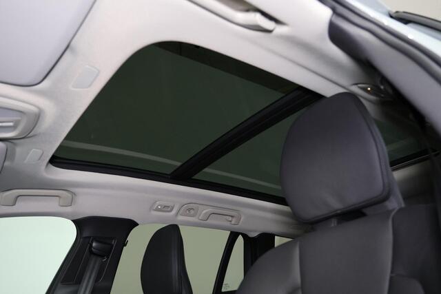 Volvo V60 T6 Recharge AWD Plus Dark - Panorama/schuifdak - IntelliSafe Assist & Surround - 360º Camera - Harman/Kardon audio - Verwarmde voorstoelen, stuur & achterbank - Parkeersensoren voor & achter - Elektr. bedienb. voorstoelen met geheugen - Head up display - Extra getint glas - 19' LMV