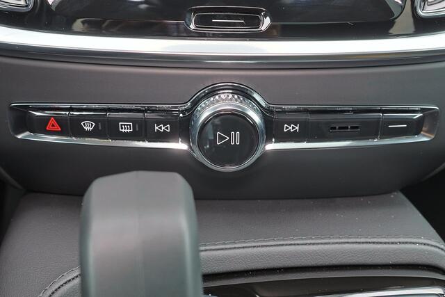 Volvo V60 T6 Recharge AWD Plus Dark - Panorama/schuifdak - IntelliSafe Assist & Surround - 360º Camera - Harman/Kardon audio - Verwarmde voorstoelen, stuur & achterbank - Parkeersensoren voor & achter - Elektr. bedienb. voorstoelen met geheugen - Head up display - Extra getint glas - 19' LMV