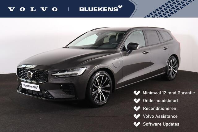 Volvo V60 T6 Recharge AWD Plus Dark - IntelliSafe Assist & Surround - 360º Camera - Harman/Kardon audio - Adaptieve LED koplampen - Verwarmde voorstoelen, stuur & achterbank - Parkeersensoren voor & achter - Elektr. bedienb. voorstoelen met geheugen - Extra getint glas - Inklapbare trekhaak - 18' LMV