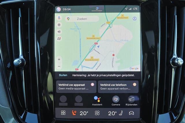 Volvo V60 T6 Recharge AWD Plus Dark - IntelliSafe Assist & Surround - 360º Camera - Harman/Kardon audio - Adaptieve LED koplampen - Verwarmde voorstoelen, stuur & achterbank - Parkeersensoren voor & achter - Elektr. bedienb. voorstoelen met geheugen - Extra getint glas - Inklapbare trekhaak - 18' LMV