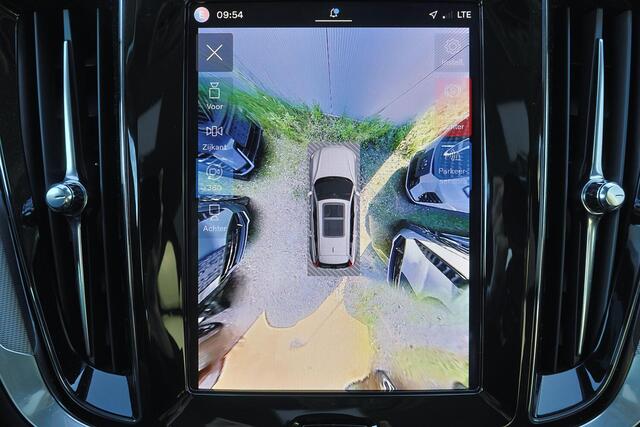 Volvo V60 T6 Recharge AWD Plus Dark - IntelliSafe Assist & Surround - 360º Camera - Harman/Kardon audio - Adaptieve LED koplampen - Verwarmde voorstoelen, stuur & achterbank - Parkeersensoren voor & achter - Elektr. bedienb. voorstoelen met geheugen - Extra getint glas - Inklapbare trekhaak - 18' LMV