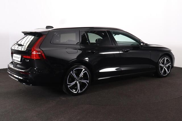 Volvo V60 T6 Recharge AWD Plus Dark - Panorama/schuifdak - IntelliSafe Assist & Surround - 360º Camera - Harman/Kardon audio - Verwarmde voorstoelen, stuur & achterbank - Parkeersensoren voor & achter - Elektr. bedienb. voorstoelen met geheugen - Head up display - Extra getint glas - 19' LMV