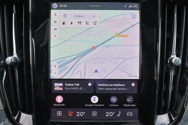Volvo V60 T8 Recharge AWD Plus Dark - Panorama/schuifdak - IntelliSafe Assist & Surround - 360º Camera - Harman/Kardon audio - Verwarmde voorstoelen, stuur & achterbank - Parkeersensoren voor & achter - Elektr. bedienb. voorstoelen met geheugen - Head up display - Extra getint glas - Inklapbare trekhaak - 18' LMV