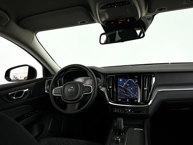 Volvo V60 B3 Essential | Parkeercamera | Cruise control | Navigatie | Trekhaak