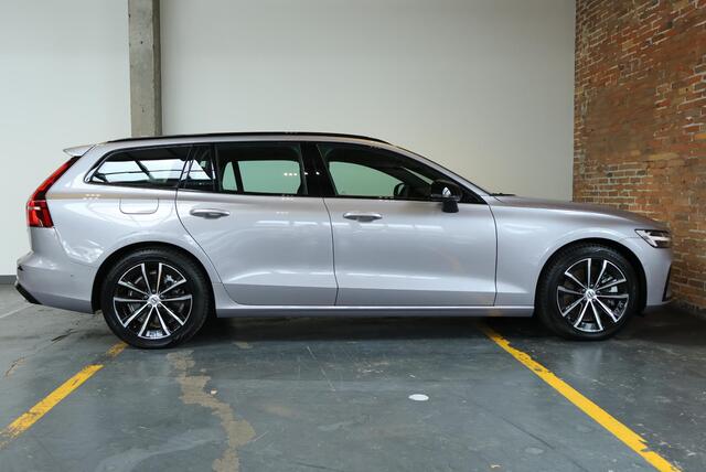 Volvo V60 T8 Plug-in hybrid AWD Plus Dark | 360° Parkeercamera | Semi-Electrische Wegklapbare Trekhaak | Stoelverwarming | Stuurwielverwarming | Google infotainment | Parkeersensoren voor + achter | Lederen bekleding – foto 4