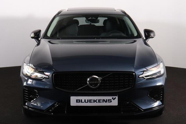 Volvo V60 T6 Recharge AWD Plus Dark - Panorama/schuifdak - IntelliSafe Assist & Surround - 360º Camera - Harman/Kardon audio - Verwarmde voorstoelen, stuur & achterbank - Parkeersensoren voor & achter - Elektr. bedienb. voorstoelen met geheugen - Head up display - Extra getint glas - 19' LMV