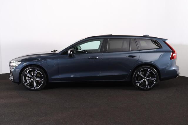 Volvo V60 T6 Recharge AWD Plus Dark - Panorama/schuifdak - IntelliSafe Assist & Surround - 360º Camera - Harman/Kardon audio - Verwarmde voorstoelen, stuur & achterbank - Parkeersensoren voor & achter - Elektr. bedienb. voorstoelen met geheugen - Head up display - Extra getint glas - 19' LMV