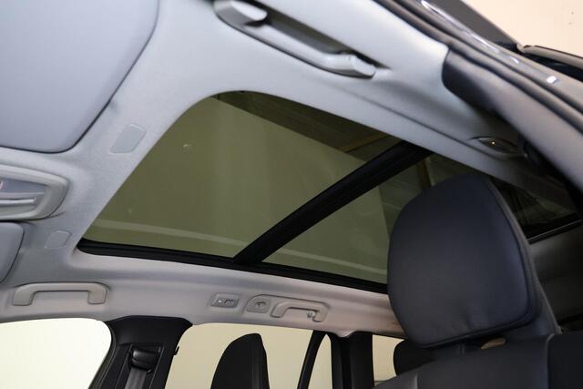 Volvo V60 T6 Recharge AWD Plus Dark - Panorama/schuifdak - IntelliSafe Assist & Surround - 360º Camera - Harman/Kardon audio - Verwarmde voorstoelen, stuur & achterbank - Parkeersensoren voor & achter - Elektr. bedienb. voorstoelen met geheugen - Head up display - Extra getint glas - 19' LMV