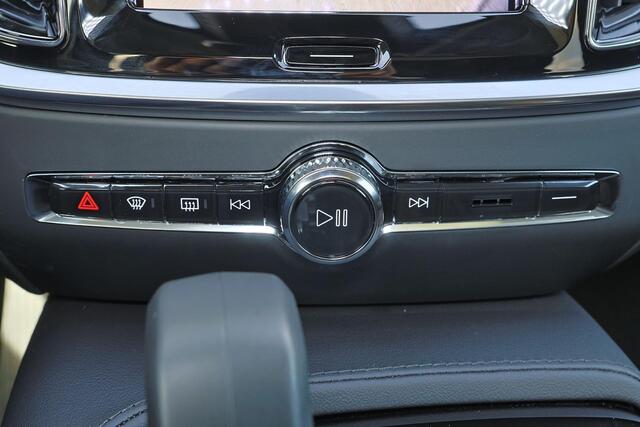 Volvo V60 T6 Recharge AWD Plus Dark - Panorama/schuifdak - IntelliSafe Assist & Surround - 360º Camera - Harman/Kardon audio - Verwarmde voorstoelen, stuur & achterbank - Parkeersensoren voor & achter - Elektr. bedienb. voorstoelen met geheugen - Head up display - Extra getint glas - 19' LMV
