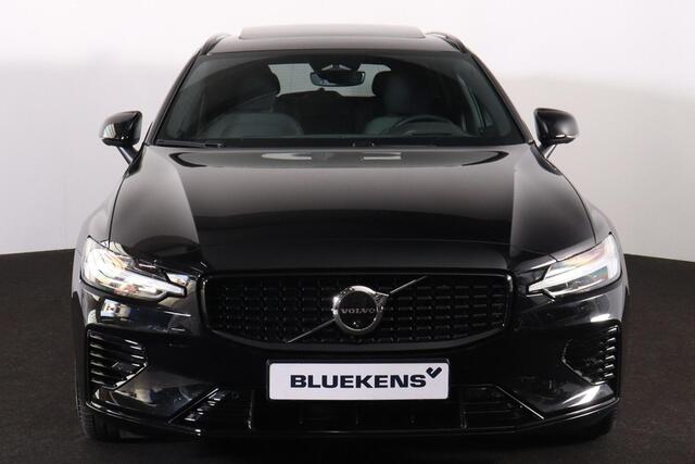 Volvo V60 T8 Recharge AWD Plus Dark - Panorama/schuifdak - IntelliSafe Assist & Surround - 360º Camera - Harman/Kardon audio - Verwarmde voorstoelen, stuur & achterbank - Parkeersensoren voor & achter - Elektr. bedienb. voorstoelen met geheugen - Head up display - Extra getint glas - Inklapbare trekhaak - 18' LMV