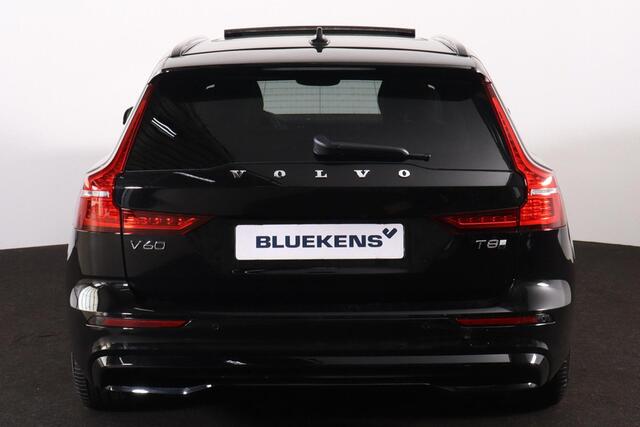 Volvo V60 T8 Recharge AWD Plus Dark - Panorama/schuifdak - IntelliSafe Assist & Surround - 360º Camera - Harman/Kardon audio - Verwarmde voorstoelen, stuur & achterbank - Parkeersensoren voor & achter - Elektr. bedienb. voorstoelen met geheugen - Head up display - Extra getint glas - Inklapbare trekhaak - 18' LMV