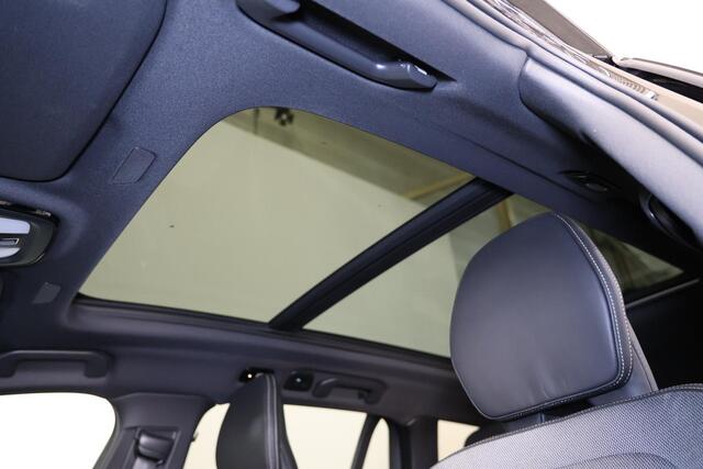 Volvo V60 T8 Recharge AWD Plus Dark - Panorama/schuifdak - IntelliSafe Assist & Surround - 360º Camera - Harman/Kardon audio - Verwarmde voorstoelen, stuur & achterbank - Parkeersensoren voor & achter - Elektr. bedienb. voorstoelen met geheugen - Head up display - Extra getint glas - Inklapbare trekhaak - 18' LMV