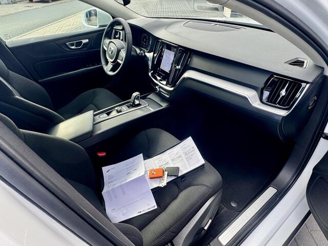 Volvo V60 2.0 B3 Momentum Advantage NAP/ BTW/ LED/ Nav/ 1e eigenaar/ Camera/ Voorruitspiraal/ Apple carplay/ Android auto