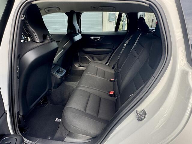 Volvo V60 2.0 B3 Momentum Advantage NAP/ BTW/ LED/ Nav/ 1e eigenaar/ Camera/ Voorruitspiraal/ Apple carplay/ Android auto