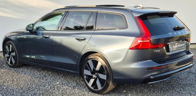Volvo V60 2.0 T8 Phev AWD Plus Dark 360 Camera - Panoramadak - 19" Wielen - Lighting - Harman Kardon Audio - 2000 KG Trekgewicht - RA00 Interieur leder - voorruit verwarming - Achterbank verwarming - Memory stoelen