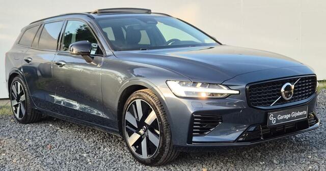 Volvo V60 2.0 T8 Phev AWD Plus Dark 360 Camera - Panoramadak - 19" Wielen - Lighting - Harman Kardon Audio - 2000 KG Trekgewicht - RA00 Interieur leder - voorruit verwarming - Achterbank verwarming - Memory stoelen