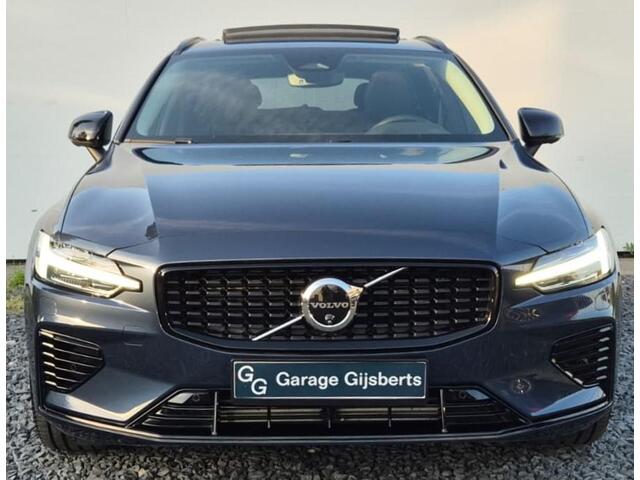 Volvo V60 2.0 T8 Phev AWD Plus Dark 360 Camera - Panoramadak - 19" Wielen - Lighting - Harman Kardon Audio - 2000 KG Trekgewicht - RA00 Interieur leder - voorruit verwarming - Achterbank verwarming - Memory stoelen