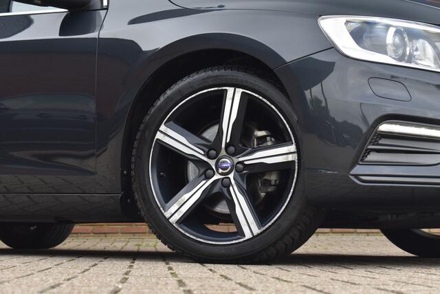 Volvo V60 T3 153PK R-Design Automaat | Trekhaak | All season banden |